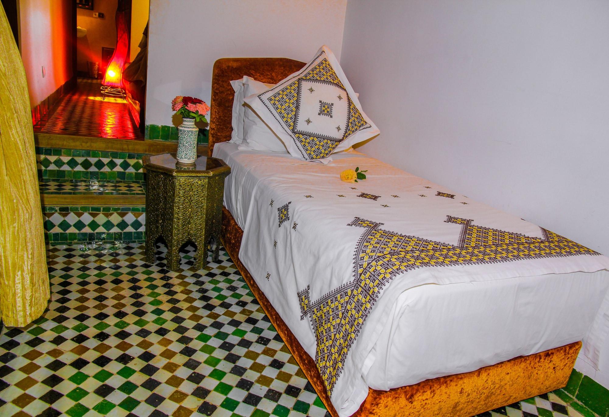 Riad Alya Fes Luaran gambar